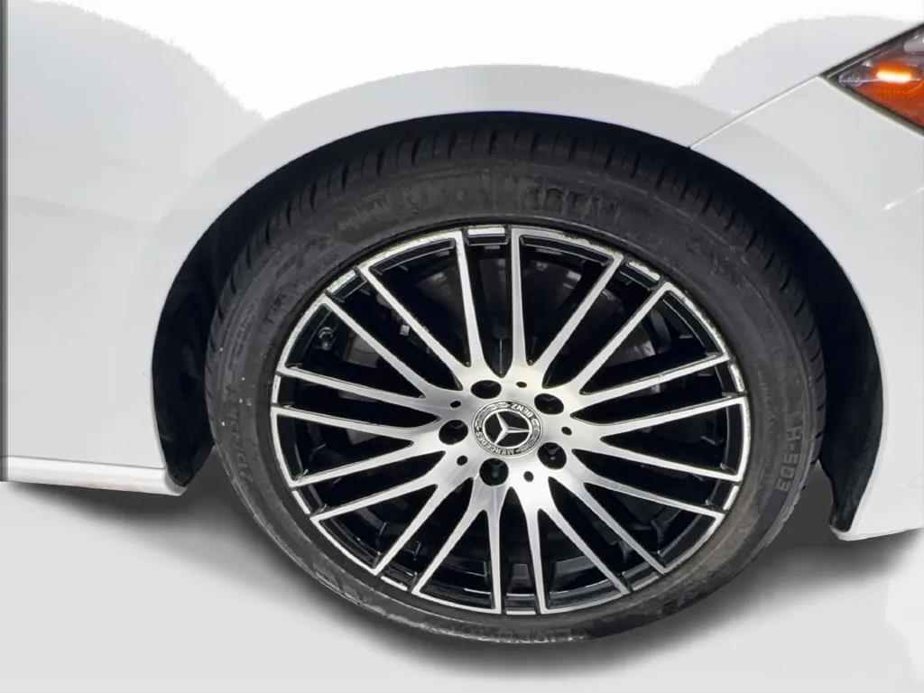 Mercedes-Benz C-Class photo 16