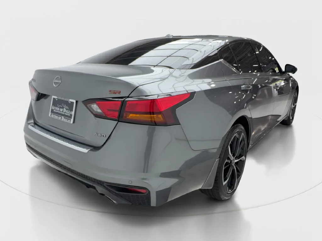Nissan Altima photo 8