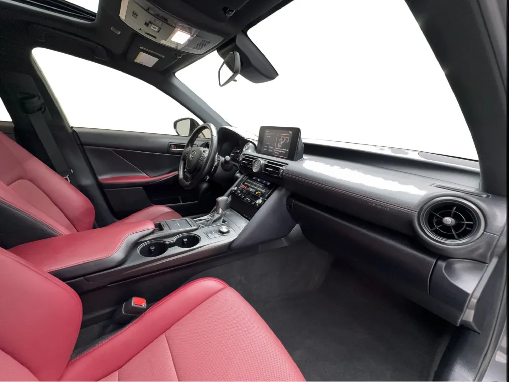 Lexus IS photo 35