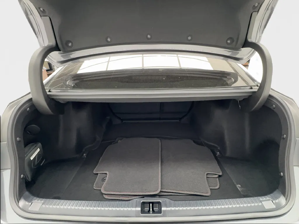 Lexus IS photo 19