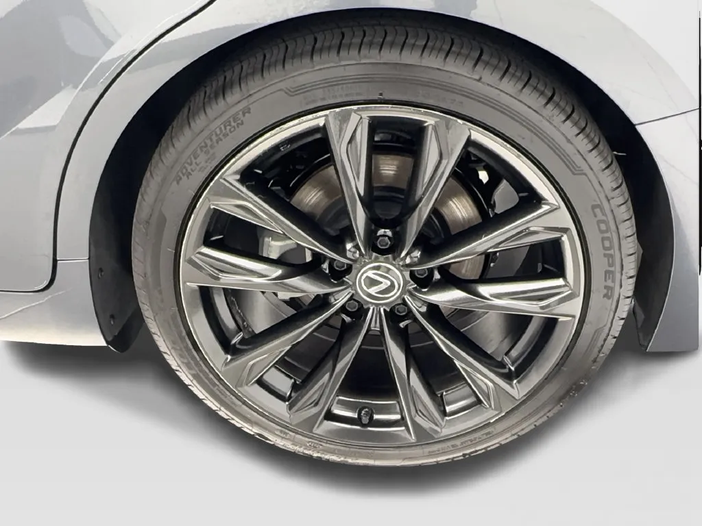 Lexus IS photo 14
