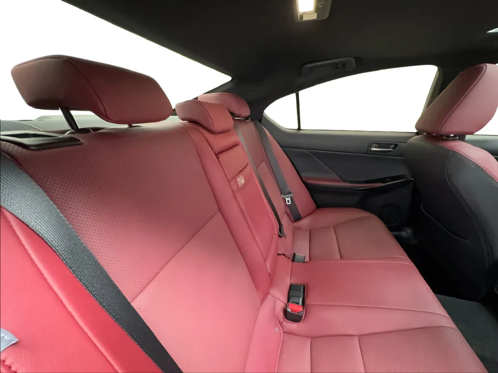 Lexus IS photo 30
