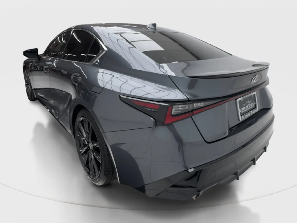 Lexus IS photo 11