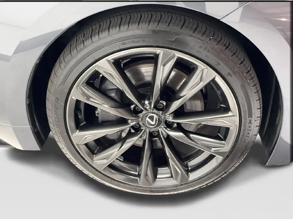 Lexus IS photo 16