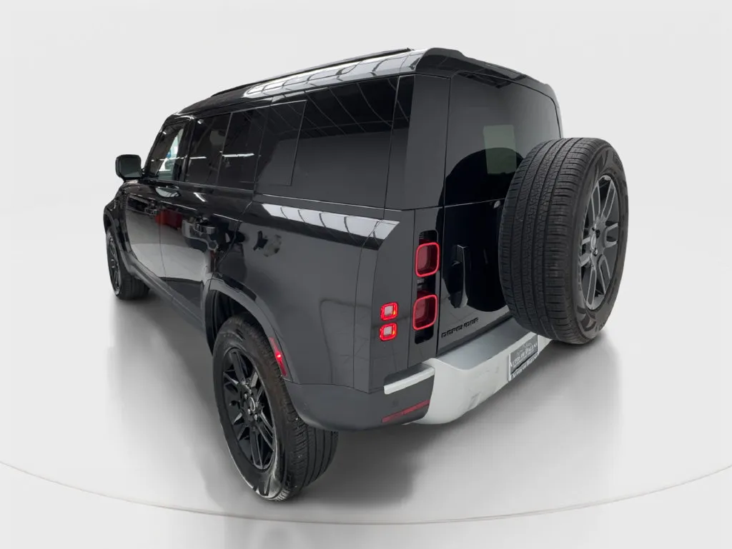 Land Rover Defender photo 11