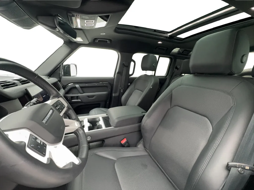 Land Rover Defender photo 20