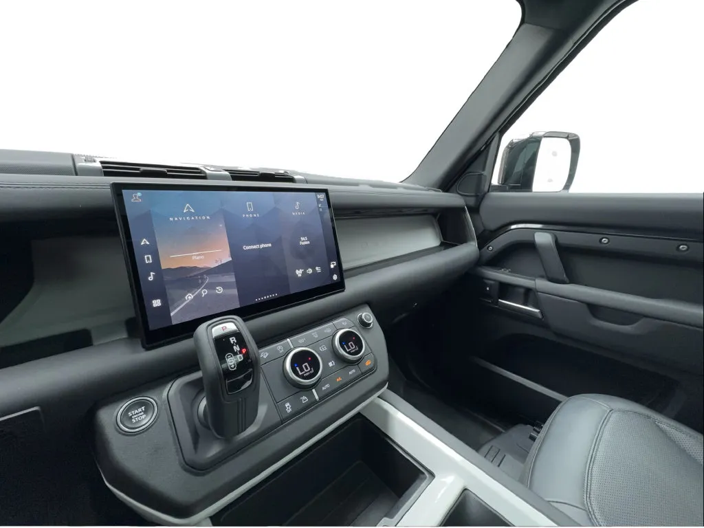 Land Rover Defender photo 44