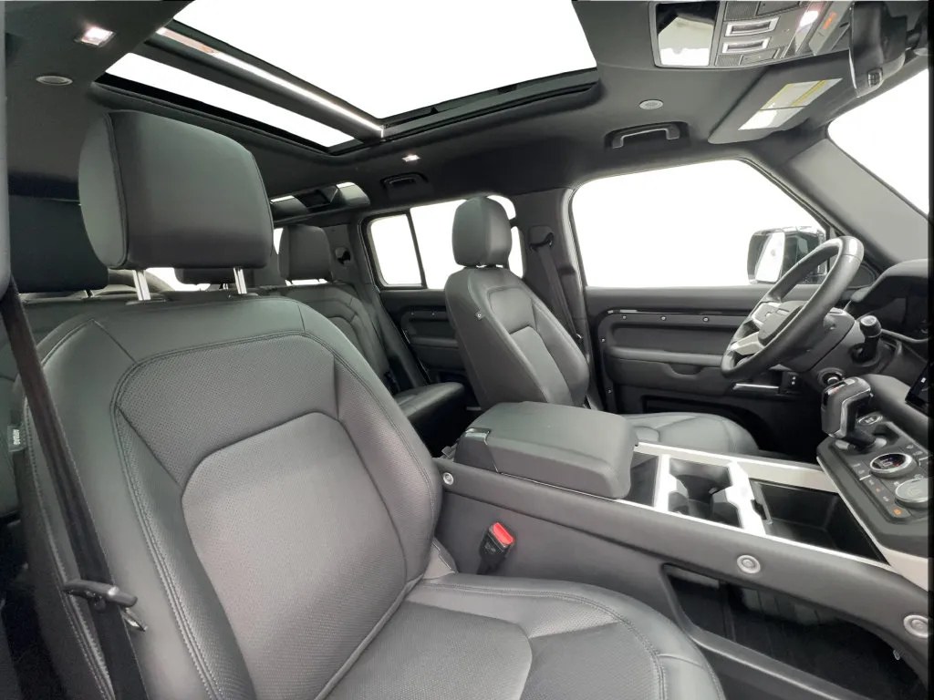 Land Rover Defender photo 32