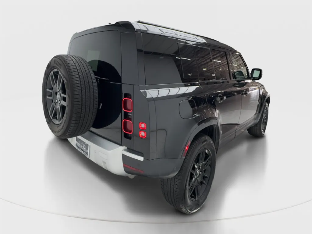 Land Rover Defender photo 8