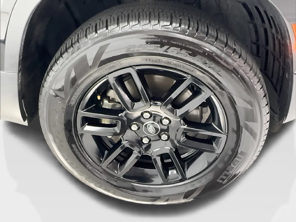 Land Rover Defender photo 15
