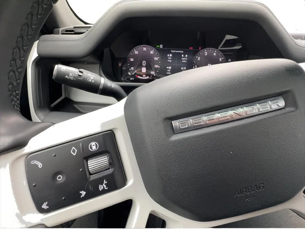 Land Rover Defender photo 43