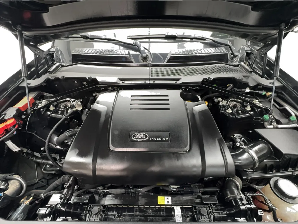 Land Rover Defender photo 19