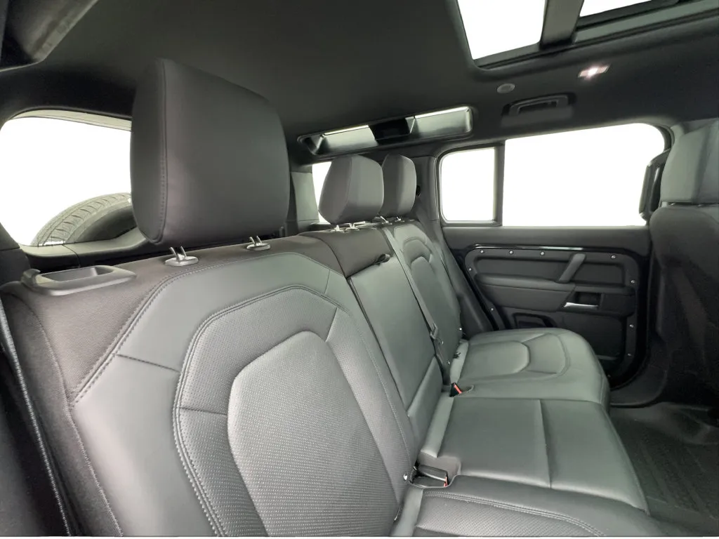 Land Rover Defender photo 29