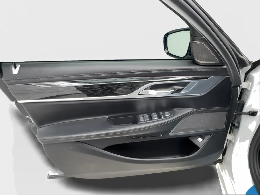 BMW 7 Series photo 25