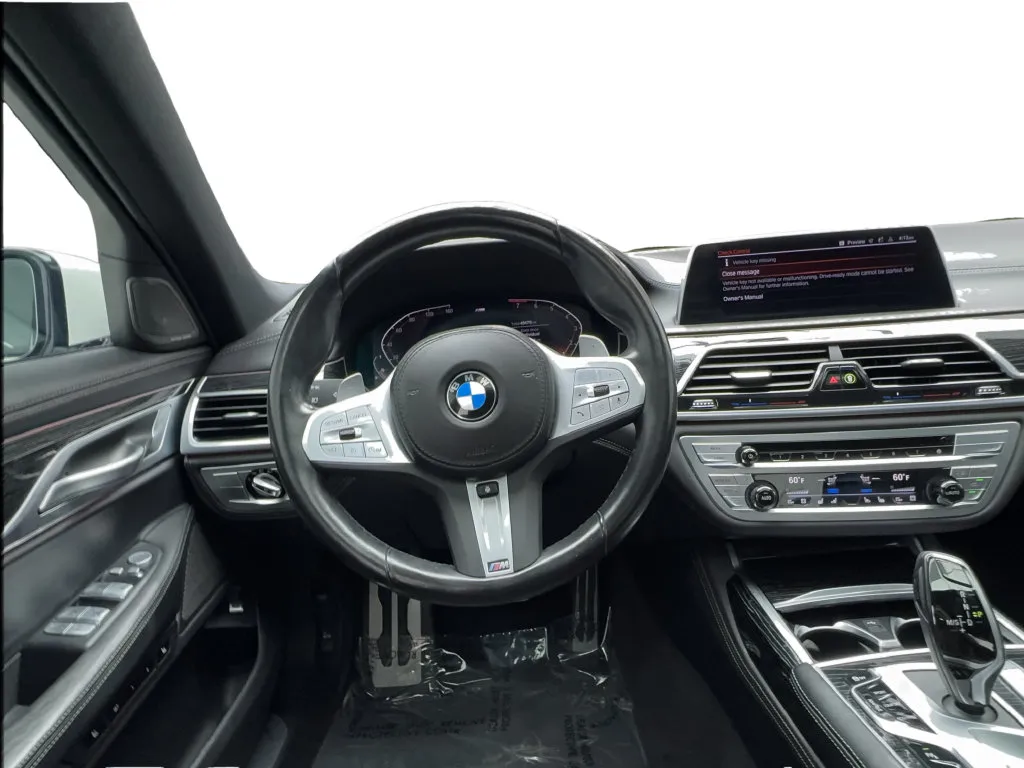 BMW 7 Series photo 39