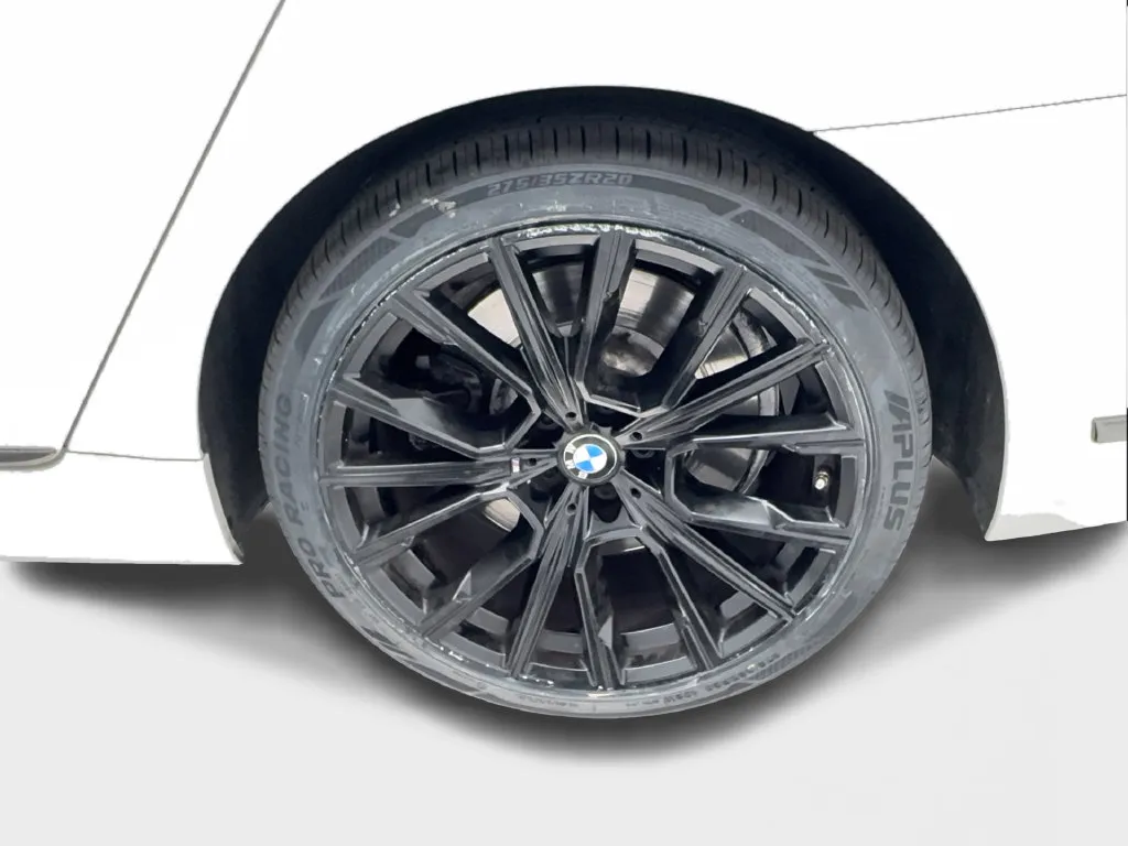 BMW 7 Series photo 14