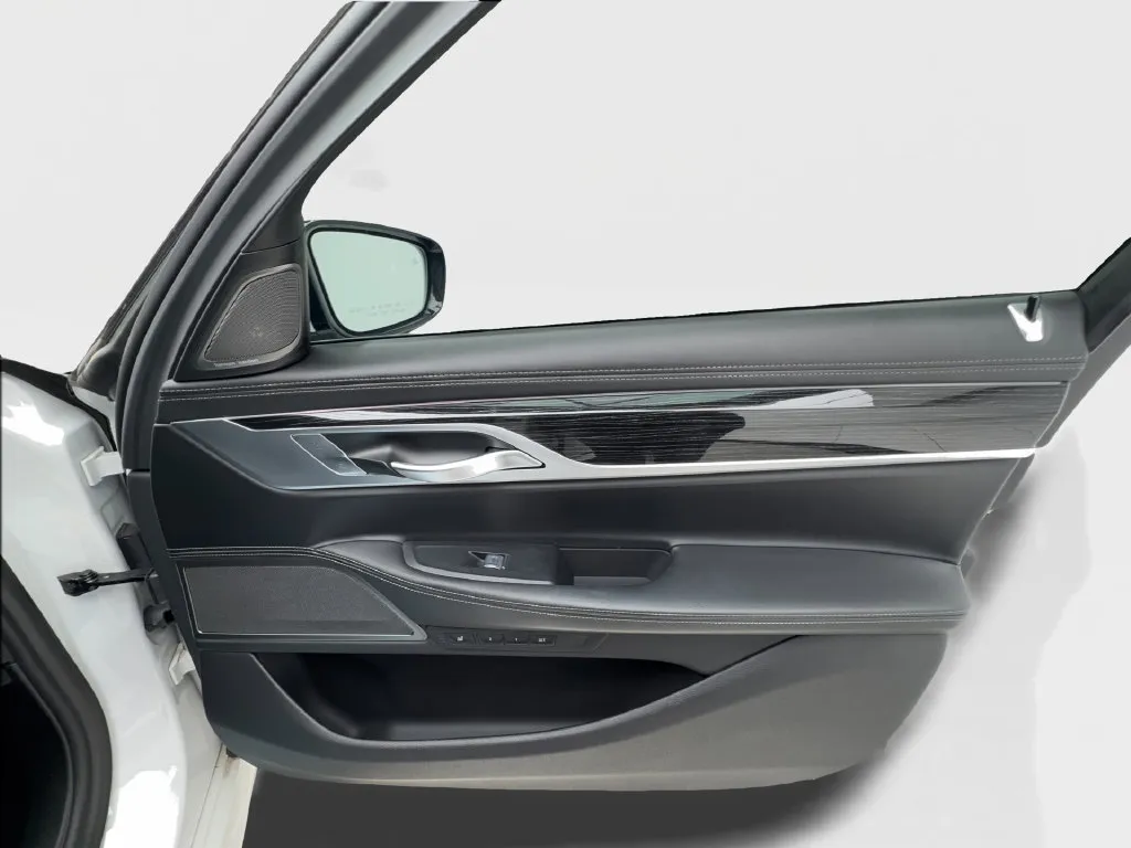 BMW 7 Series photo 36
