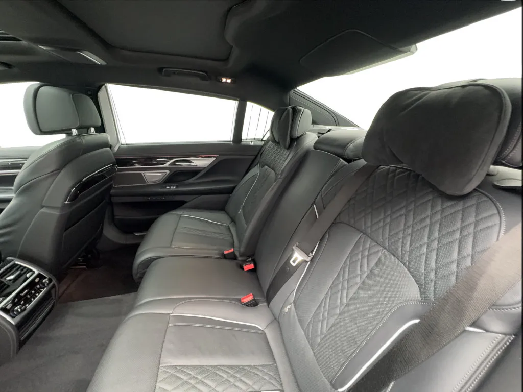 BMW 7 Series photo 27