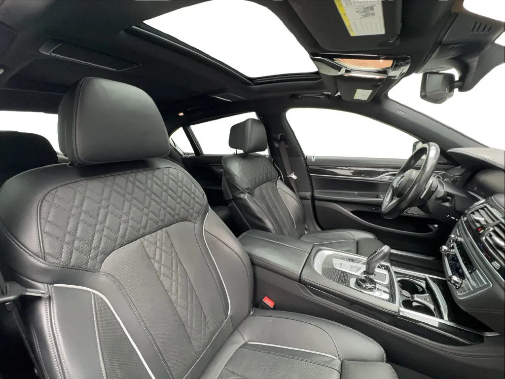 BMW 7 Series photo 33