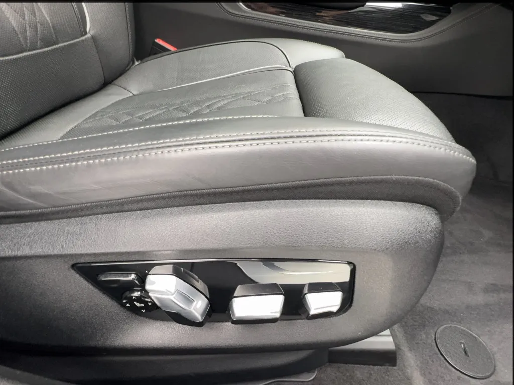 BMW 7 Series photo 34