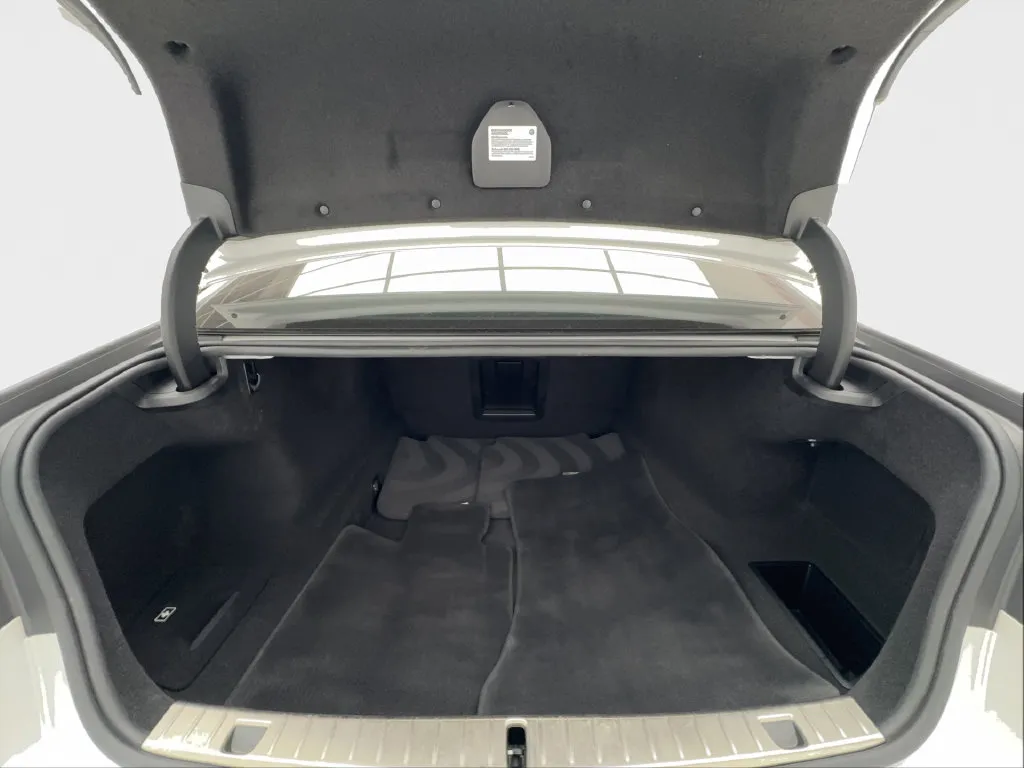 BMW 7 Series photo 19