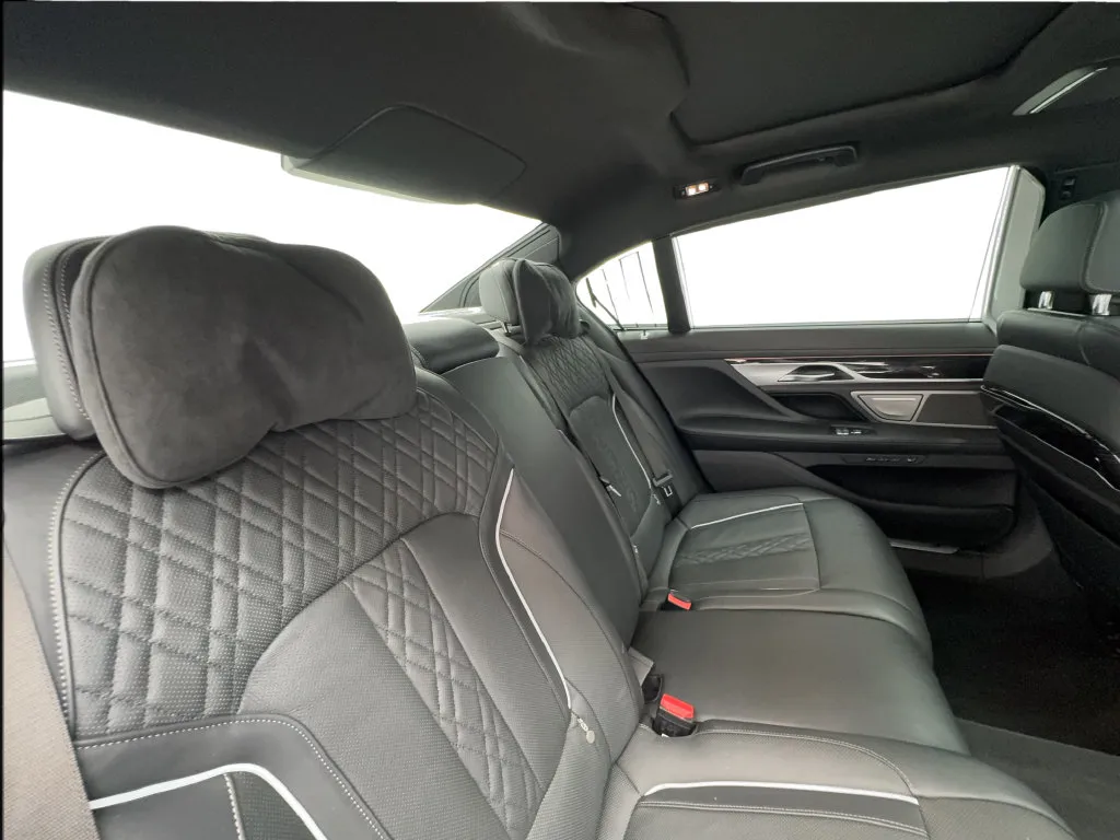 BMW 7 Series photo 30