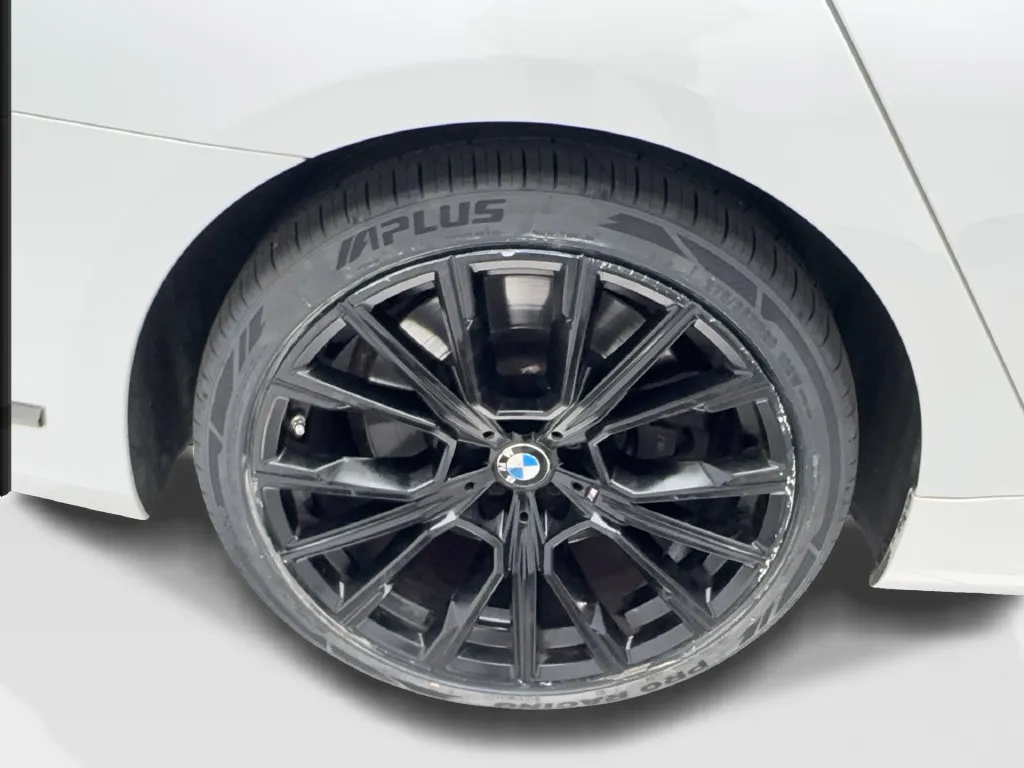 BMW 7 Series photo 18