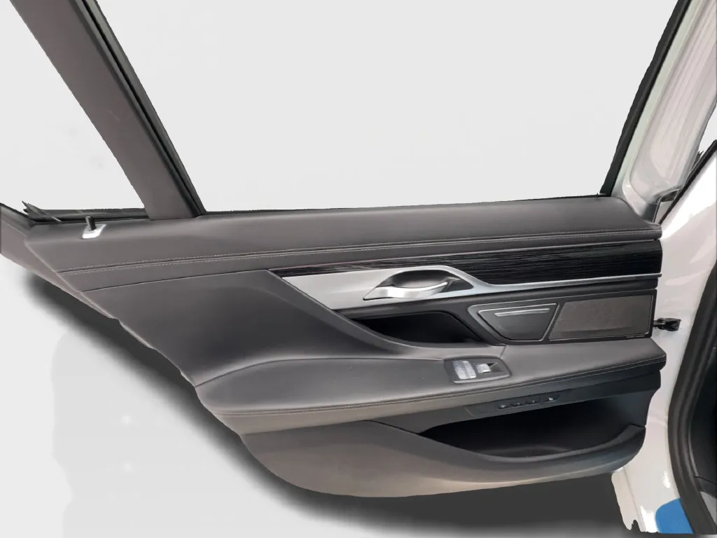 BMW 7 Series photo 28
