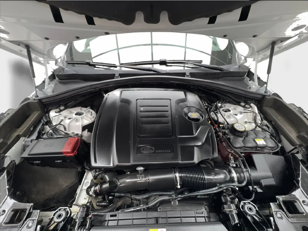 Land Rover Range Rover Velar photo 19