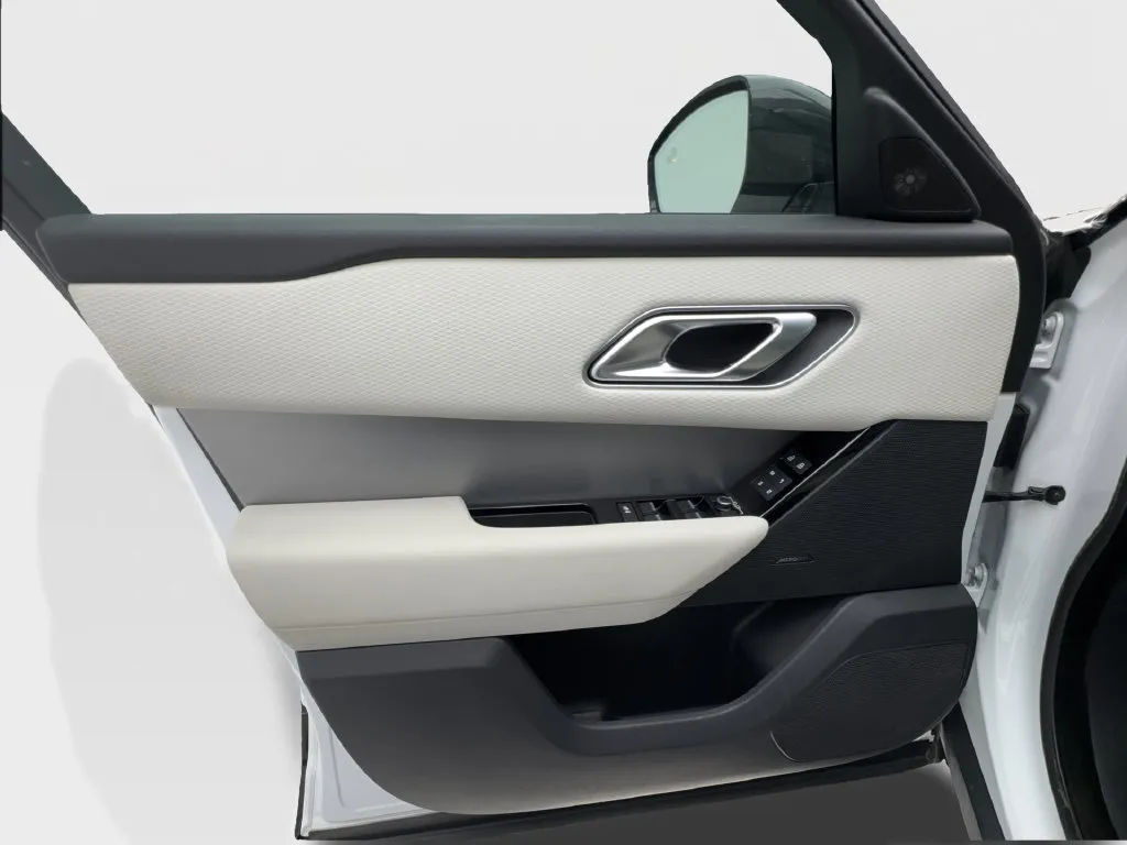 Land Rover Range Rover Velar photo 23