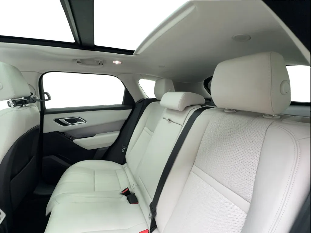 Land Rover Range Rover Velar photo 26