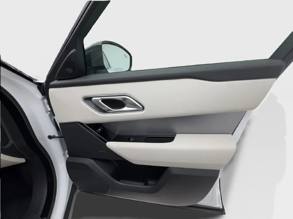 Land Rover Range Rover Velar photo 35