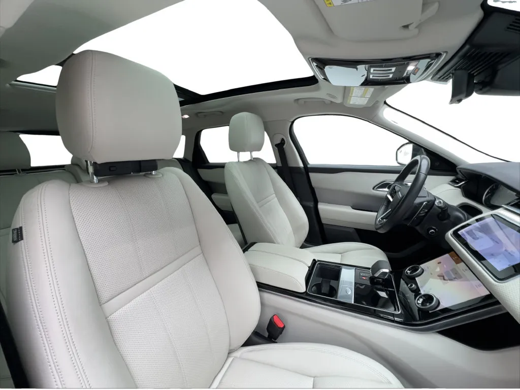 Land Rover Range Rover Velar photo 32