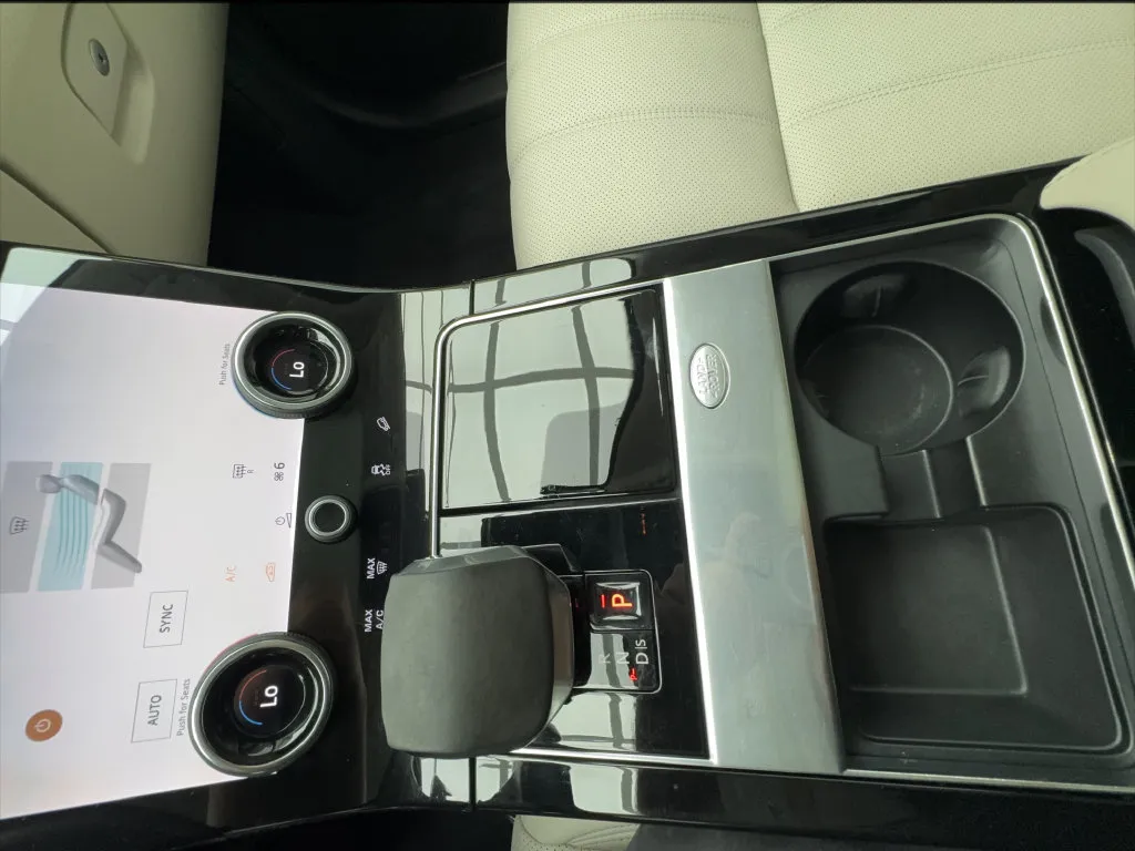 Land Rover Range Rover Velar photo 47