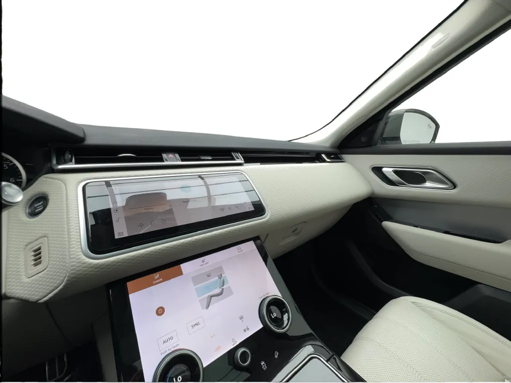 Land Rover Range Rover Velar photo 44