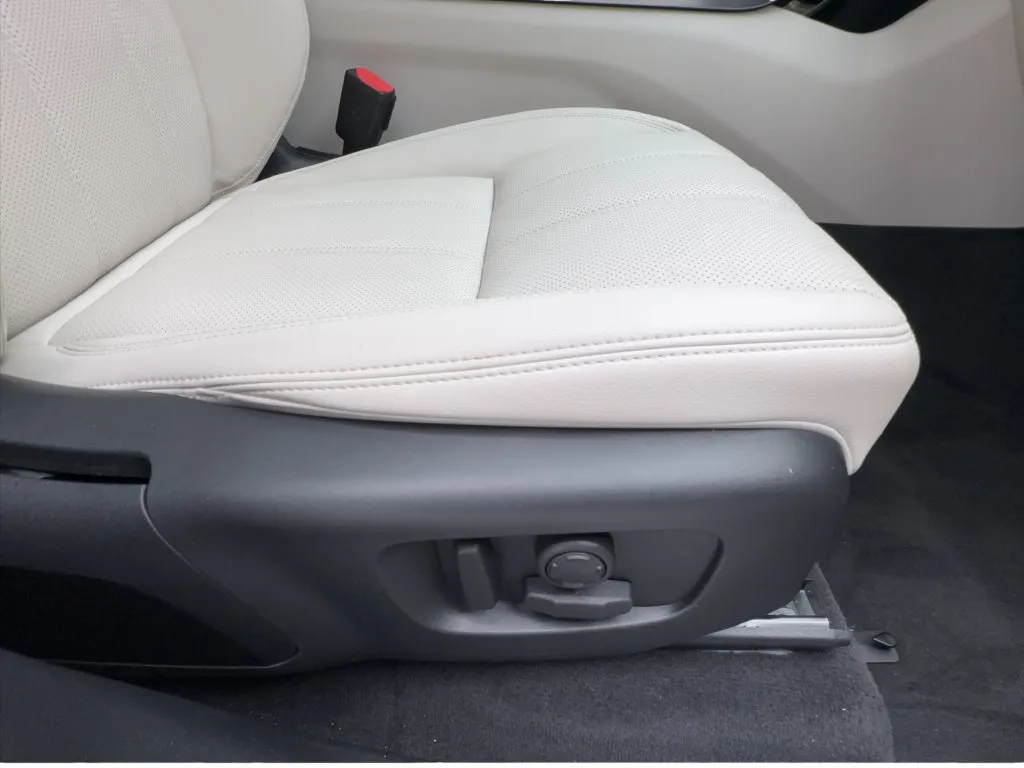 Land Rover Range Rover Velar photo 33