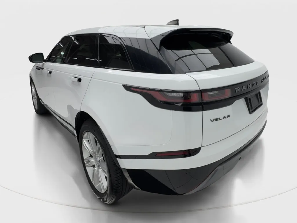 Land Rover Range Rover Velar photo 11