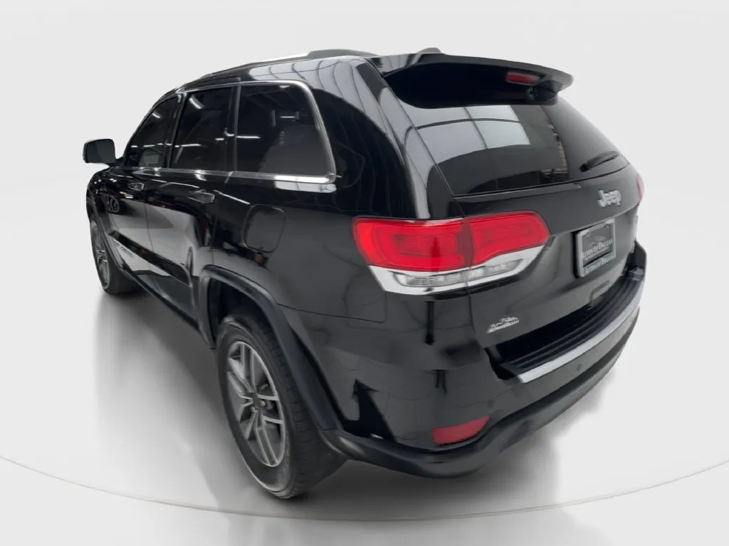 Jeep Grand Cherokee photo 11
