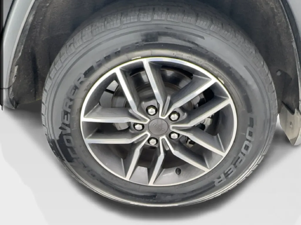 Jeep Grand Cherokee photo 16