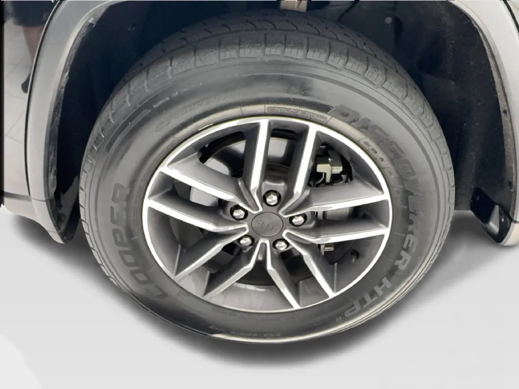 Jeep Grand Cherokee photo 12