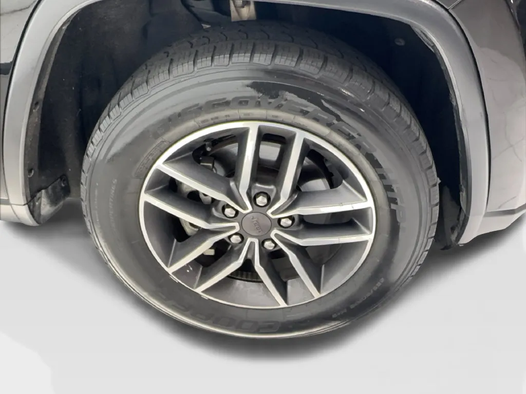 Jeep Grand Cherokee photo 15