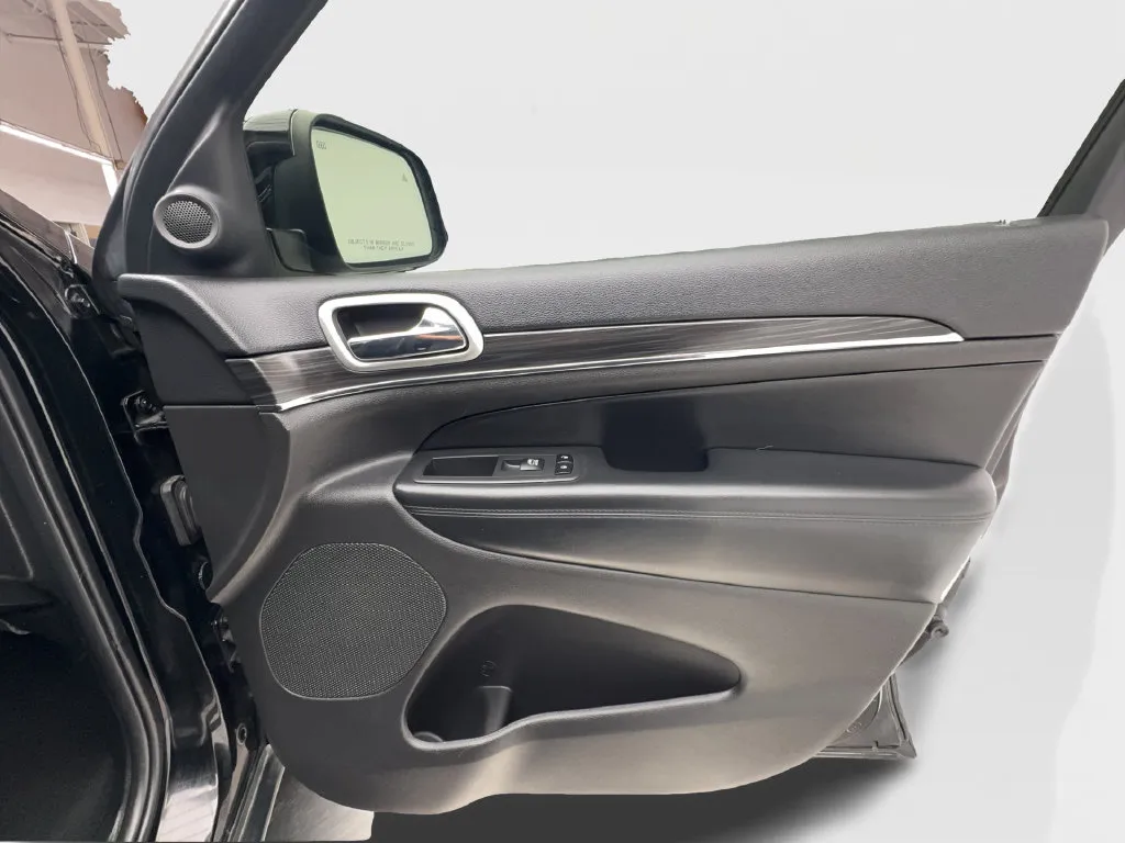 Jeep Grand Cherokee photo 33