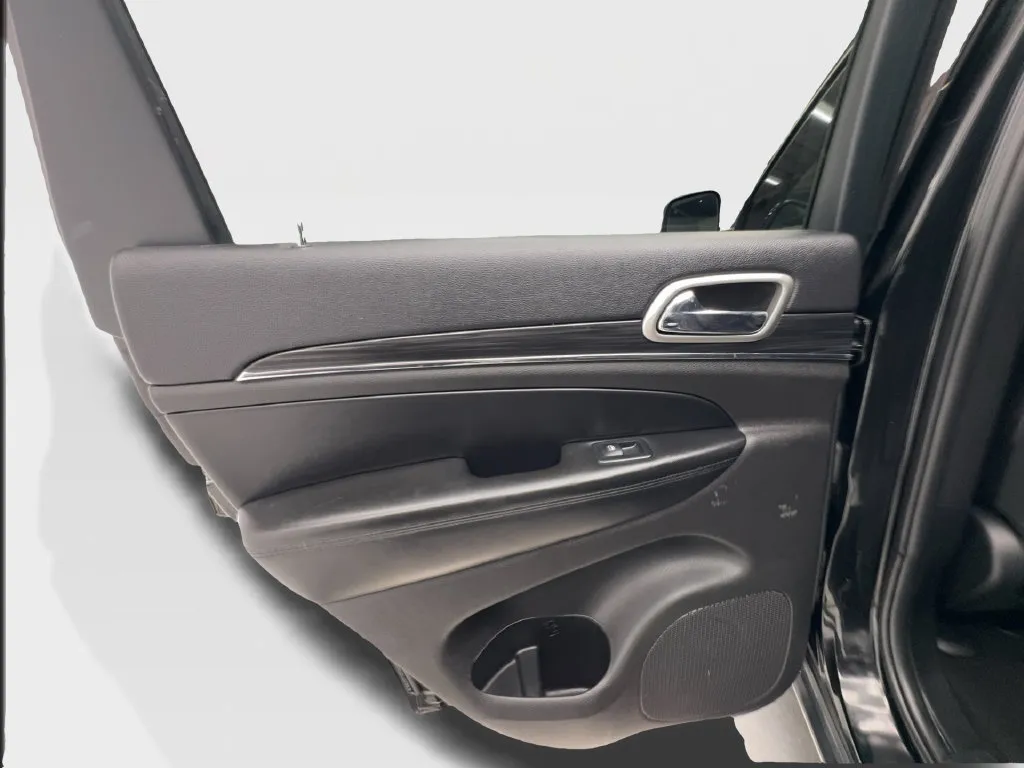 Jeep Grand Cherokee photo 26