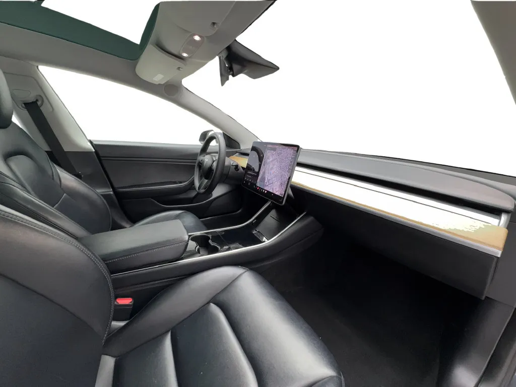 Tesla Model 3 photo 34