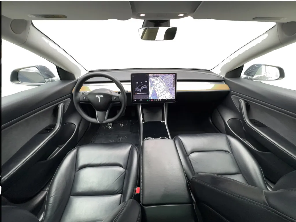 Tesla Model 3 photo 40