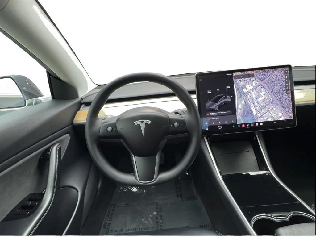 Tesla Model 3 photo 37