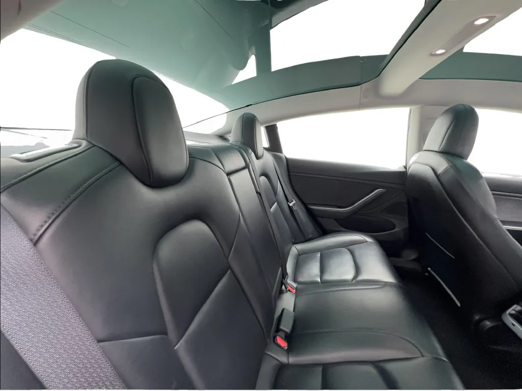Tesla Model 3 photo 29
