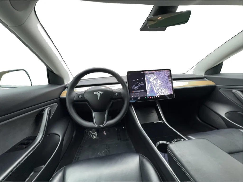 Tesla Model 3 photo 36