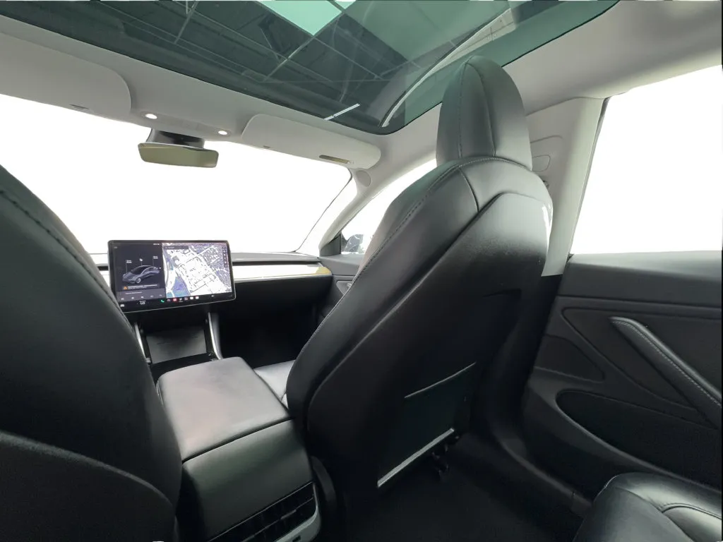 Tesla Model 3 photo 41