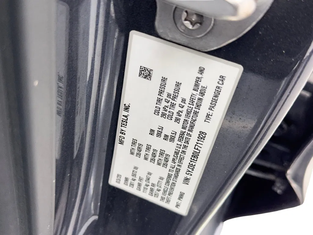 Tesla Model 3 photo 50
